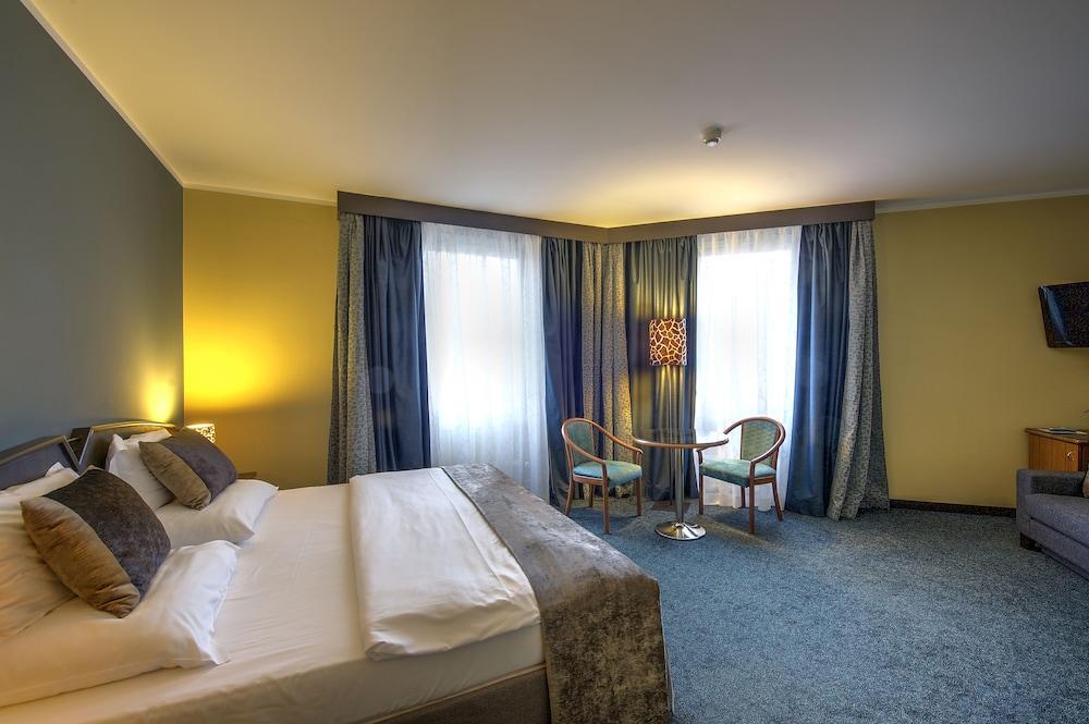 Plaza Prague Hotel - Czech Leading Hotels Екстер'єр фото