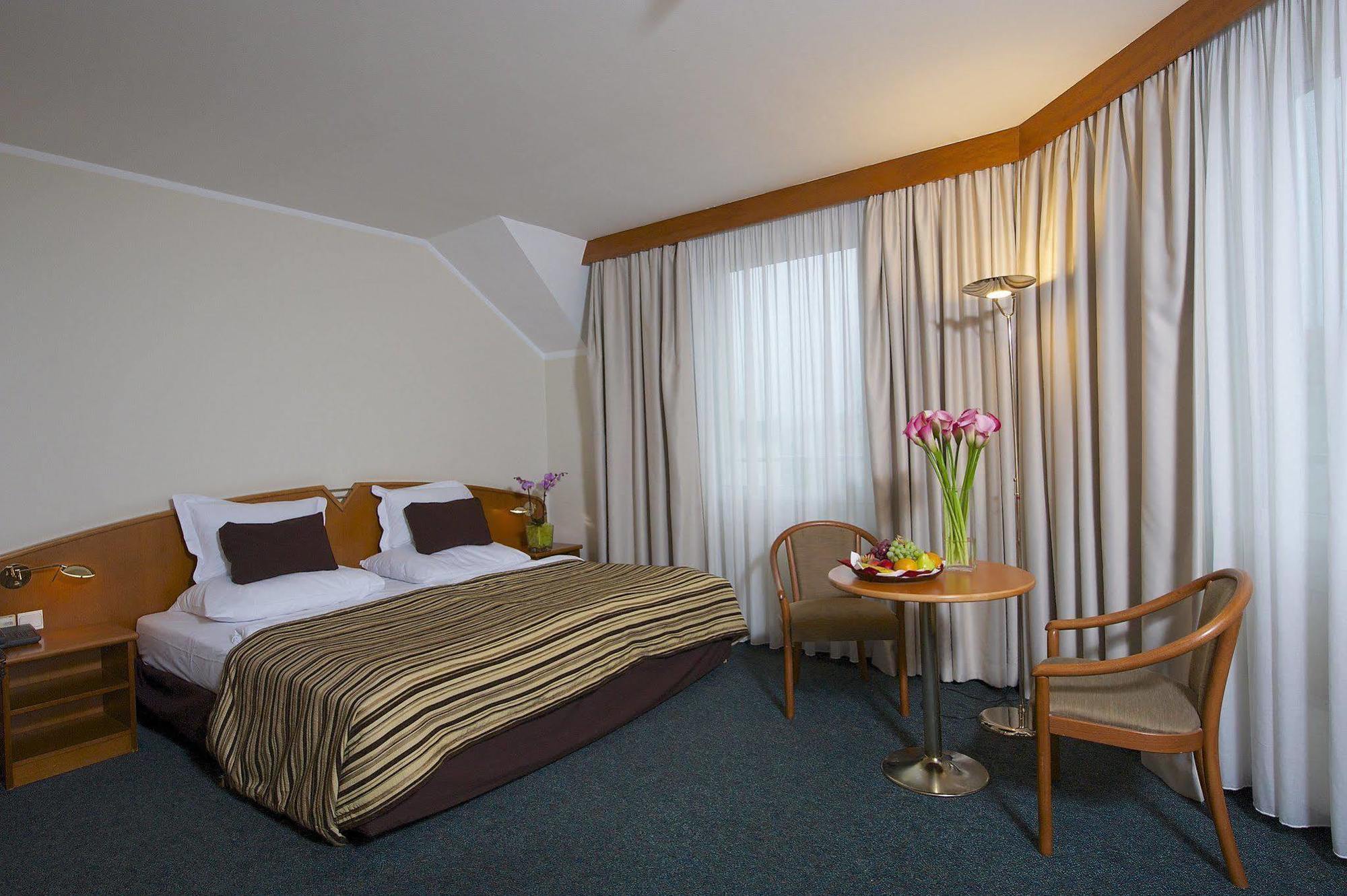 Plaza Prague Hotel - Czech Leading Hotels Екстер'єр фото