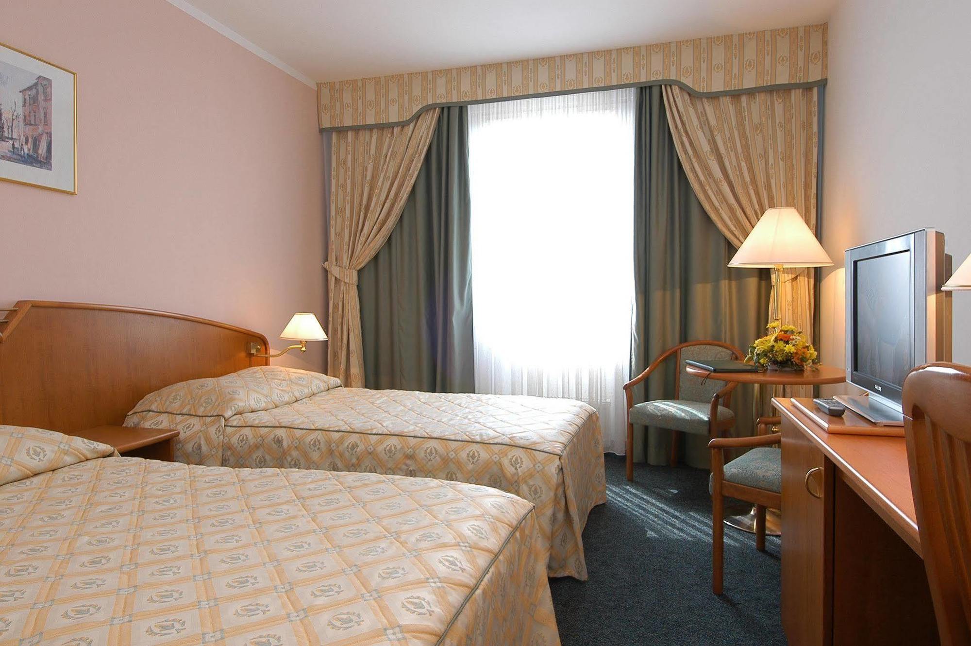 Plaza Prague Hotel - Czech Leading Hotels Екстер'єр фото